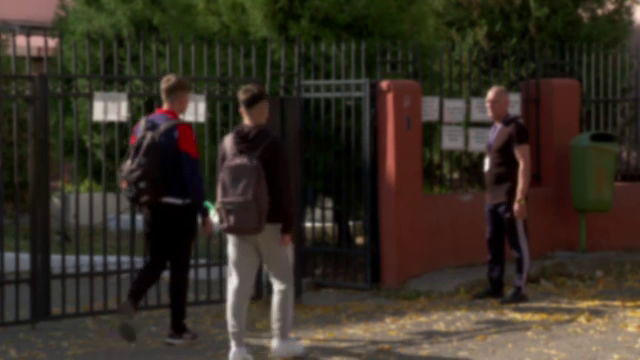 Scandal într-un liceu din Buzău: elev lovit de trei colegi mai mari. Tatăl victimei s-a luat apoi la bătaie cu agresorii