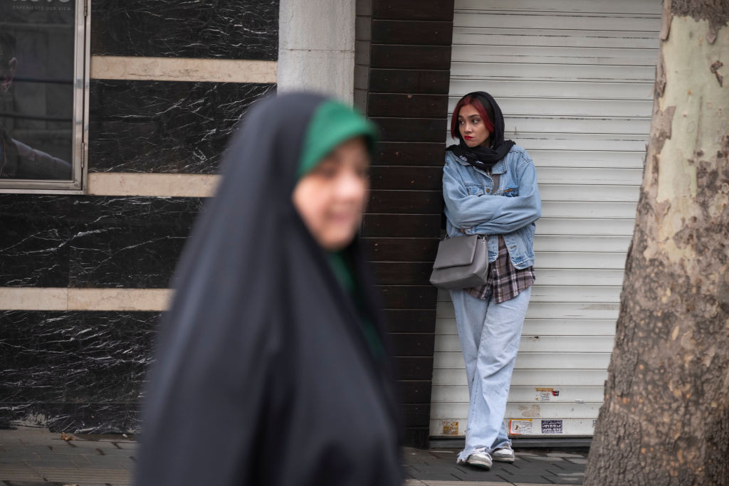 Cel puţin 12 actriţe din Iran au primit interdicţie de a lucra pentru că au apărut în public fără a purta vălul islamic