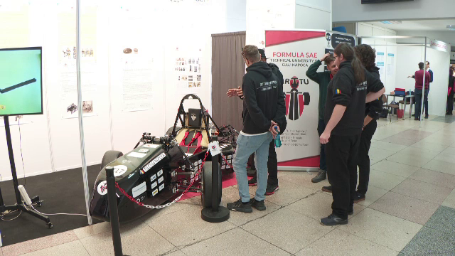Un grup de studenți români a construit o mașină de curse electrică. Invențiile de la salonul internațional din Cluj-Napoca