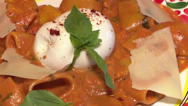 Pizza și pastele sunt printre mâncărurile preferate de români. Se comandă 207 pizza pe oră