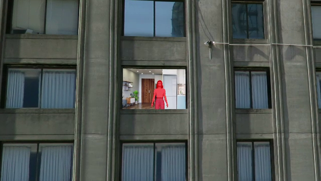 Femeia care s-a aruncat de la etaj și a ucis un pieton, acuzată de omor cu intenție indirectă. Câți ani de închisoare riscă