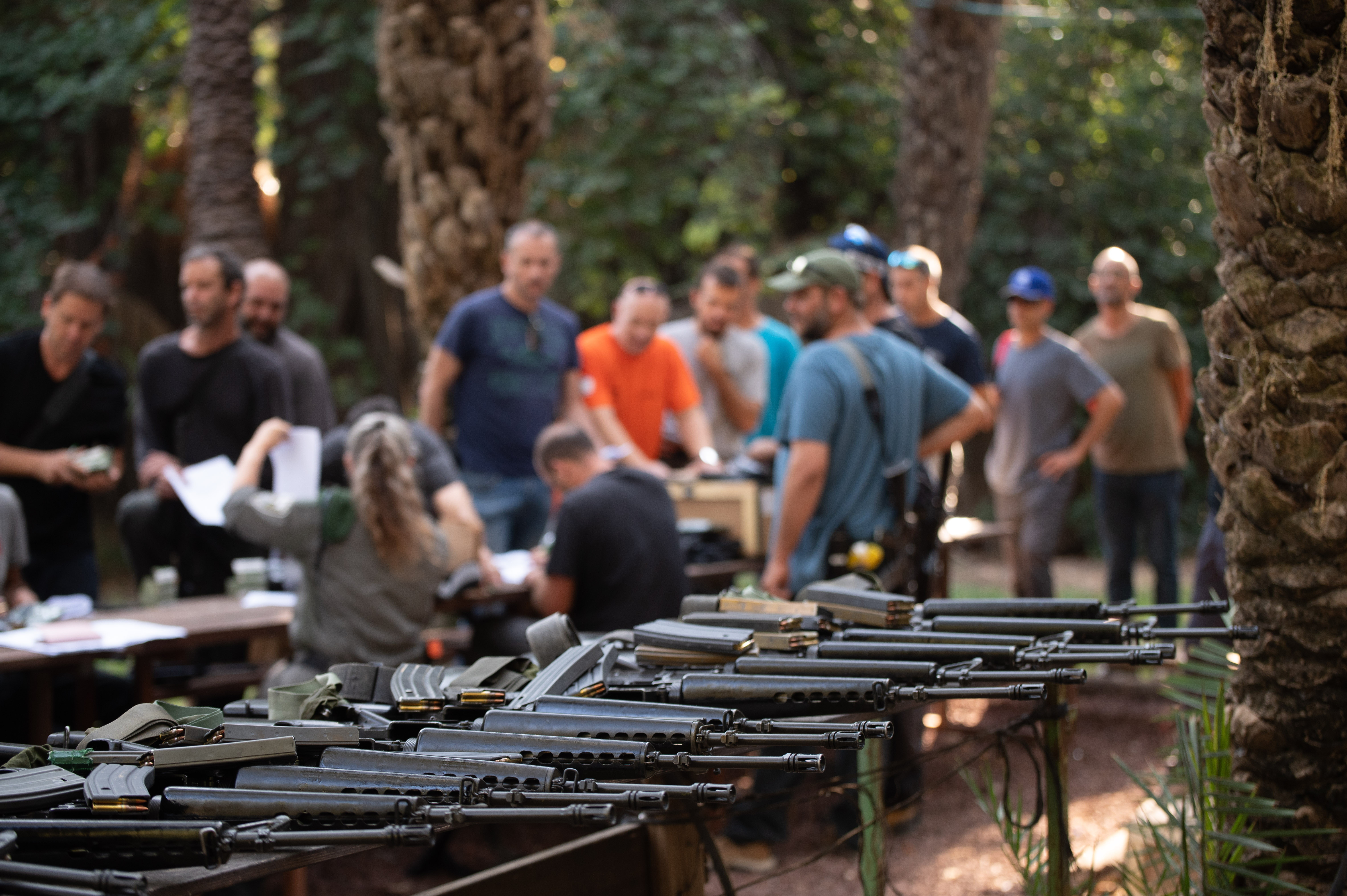 Război Israel-Hamas. Îngroziţi de atacul Hamas, israelienii îşi cumpără arme în număr record, cu acordul guvernului