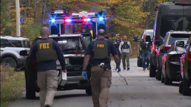 Atacatorul din SUA rămâne de negăsit. Orașul Lewiston e în lockdown. „Cel mai grav atac armat”