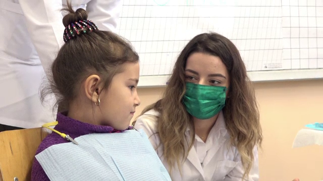 Peste 36.000 de elevi din Iași vor fi vizitați de dentiști. Cei mai mulți dintre ei nu au fost la stomatolog niciodată