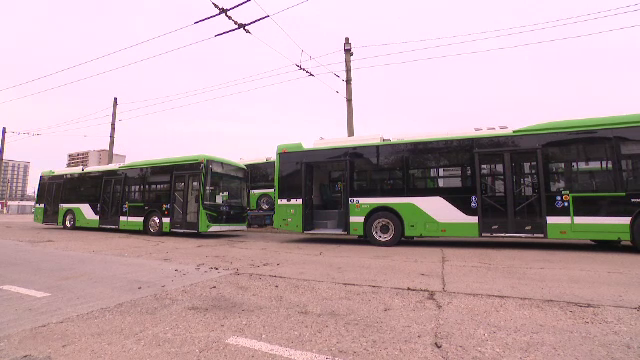 Capitala își modernizează transportul public. Au ajuns în Bucureşti primele 10 autobuze electrice din lotul de 100