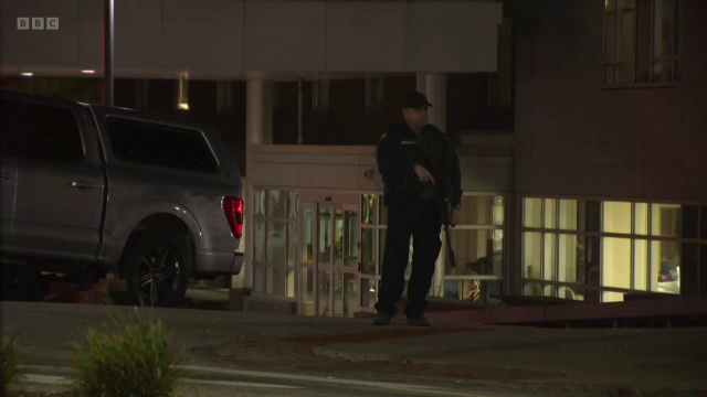 Polițiștii americani nu știu nici acum unde se află rezervistul bolnav psihic care a ucis 18 oameni. Orașe întregi închise