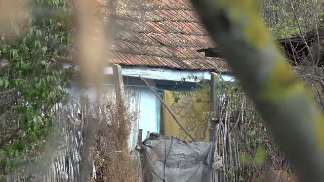 Un bărbat din Vaslui ar fi întreținut relații sexuale cu un băiat de 15 ani pe care l-ar fi ademenit cu bani