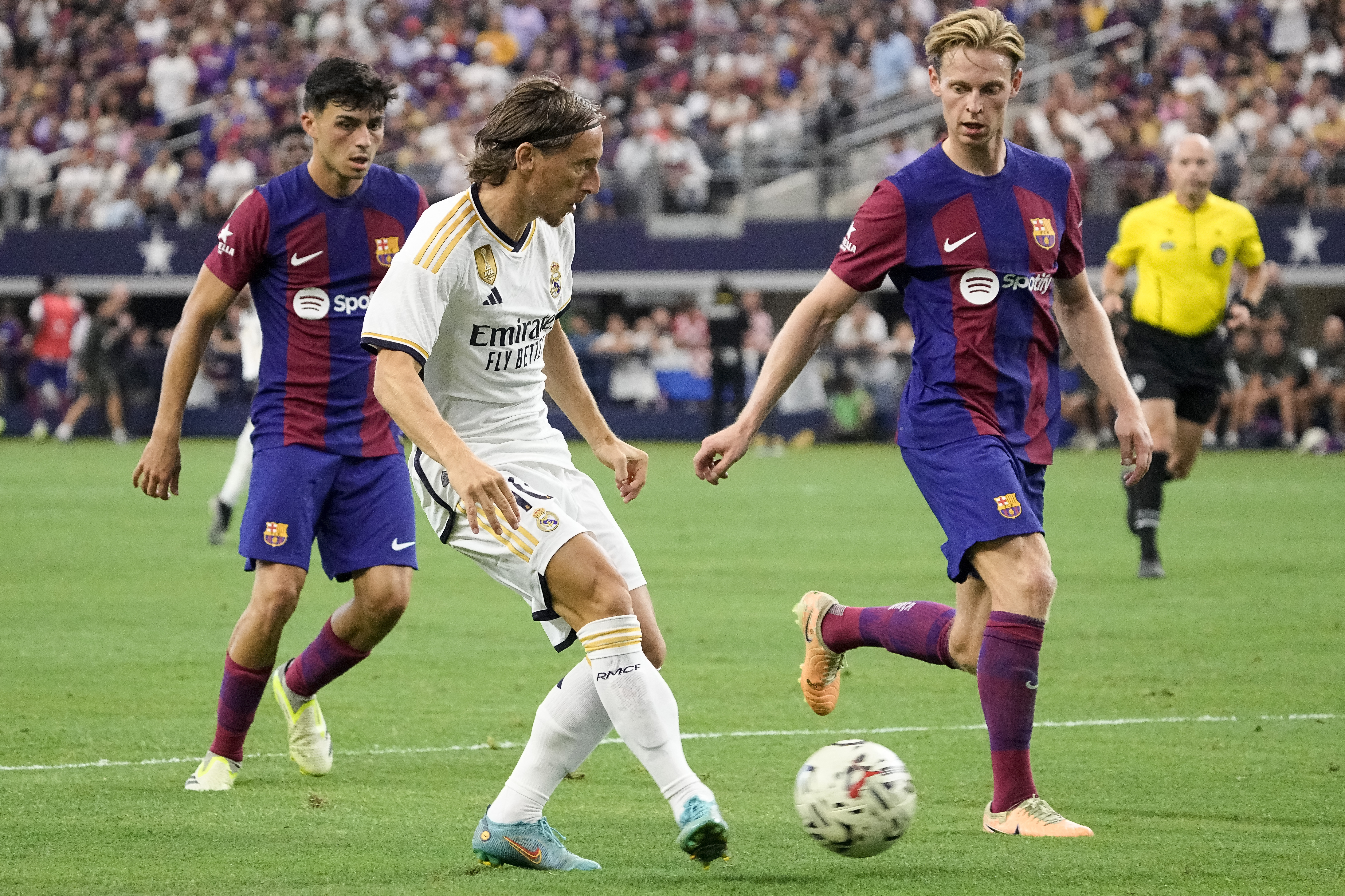 Real Madrid a câștigat El Clasico (2-1 cu FC Barcelona) și a urcat pe primul loc în La Liga