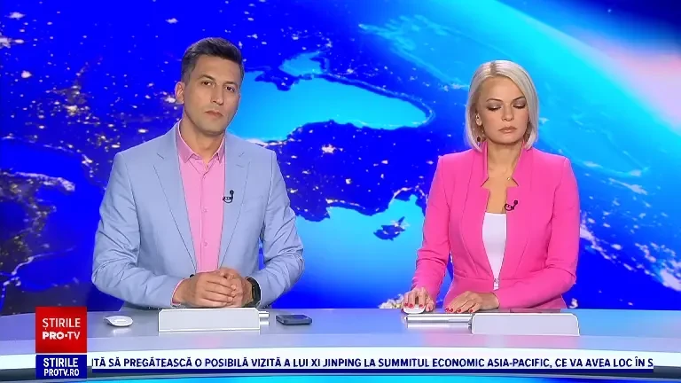 O mașină a luat foc pe o stradă din Iași. Șoferul a reușit să iasă din vehicul înainte ca acesta să fie cuprins de flăcări