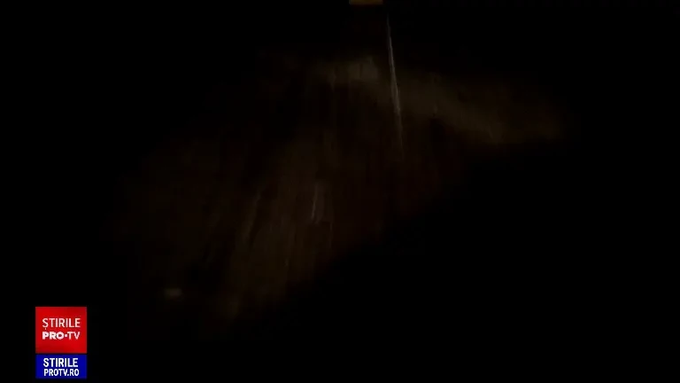 ANIMAȚIE GRAFICĂ. Cum s-a produs accidentul în care două mașini de poliție s-au ciocnit în timp ce urmăreau un fugar