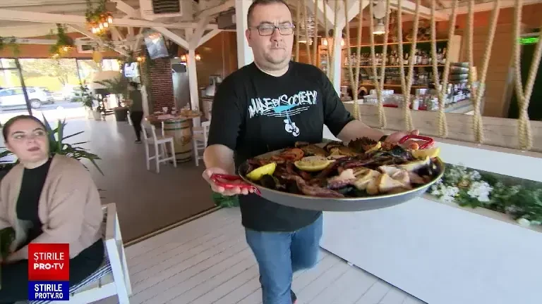 „Foarte frumos, e o vară care a înlocuit toamna”. Vremea frumoasă i-a scos pe turiști la plimbare pe malul mării