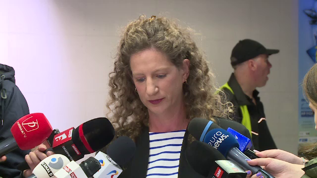 Ella Haimi, soția românului ținut ostatic de Hamas, a ajuns în România. Ce mesaj i-a transmis soțului ei