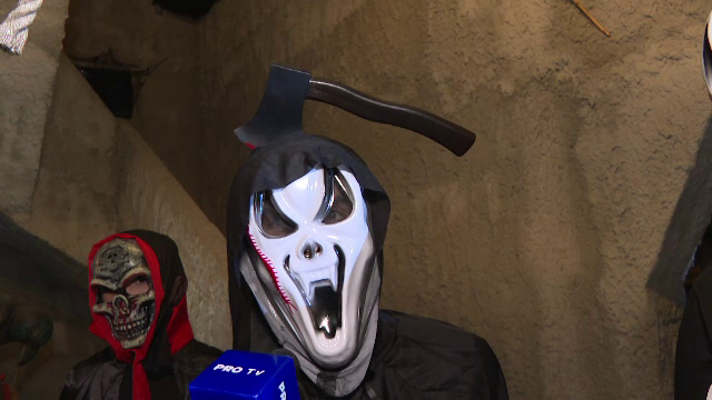 Românii au petrecut în avans de Halloween. ”Genial, îmi place mult atmosfera”