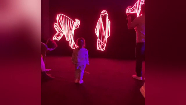 Mii de bucureșteni au mers să vadă cum se îmbină arta și Inteligența Artificială. ”O transpunere între virtual și realitate”