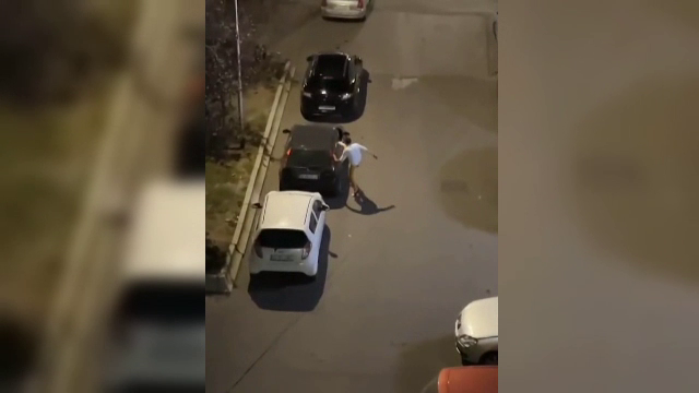 Un bărbat din Pașcani a fost amendat cu 1.500 de lei după ce și-a lovit soția și propria mașină