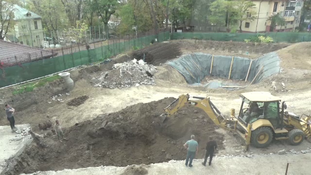 Descoperire șocantă pe un șantier din Iași. Muncitorii au găsit sute de schelete umane