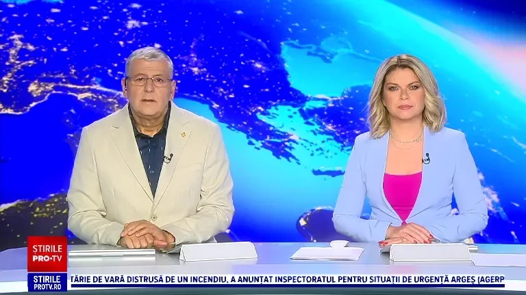 Alertă în județul Suceava. Un urs iese noaptea din pădure și se plimbă pe străzi în cautare de hrană