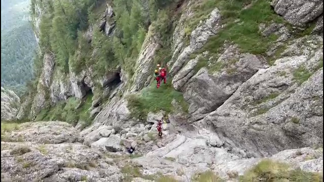 Turist salvat de două ori de pe munte, după ce s-a întors să-și caute telefonul