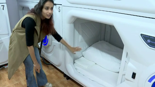 Hotelurile-capsulă câștigă popularitate în Valencia. Camerele au maximum trei metri pătrați. Cât costă o noapte de cazare