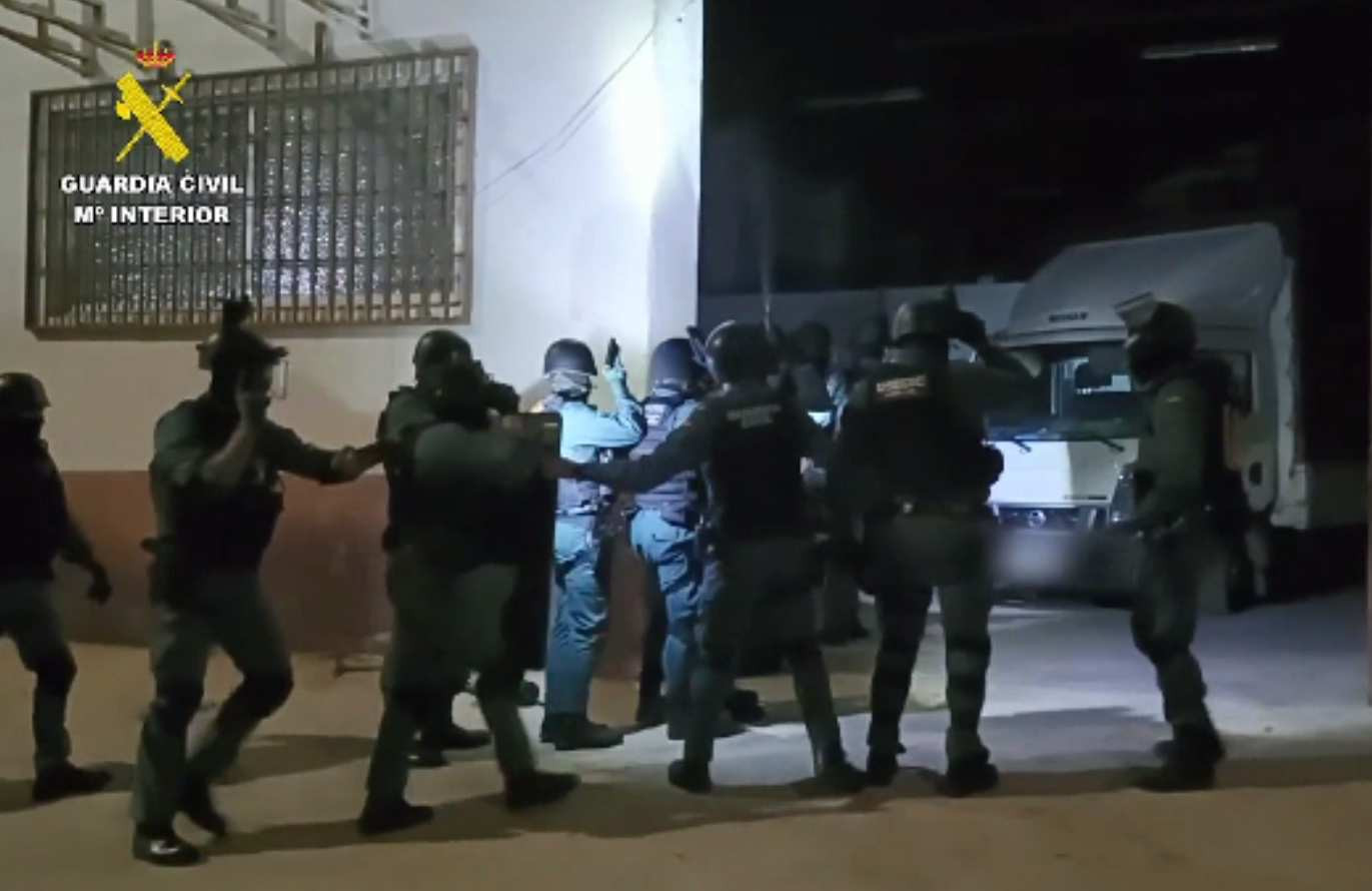 Gruparea de români din Spania care lăsa mesajul „Mafia cuprului” la locul fiecărei spargeri. Pagubă de peste 2 milioane euro