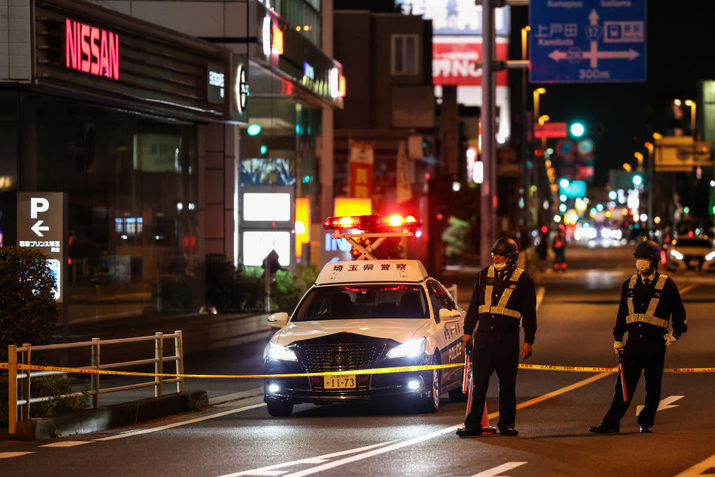 Un bărbat înarmat a fost reținut, după ce a luat ostatici într-un oficiu poştal și a atacat un spital, în Japonia