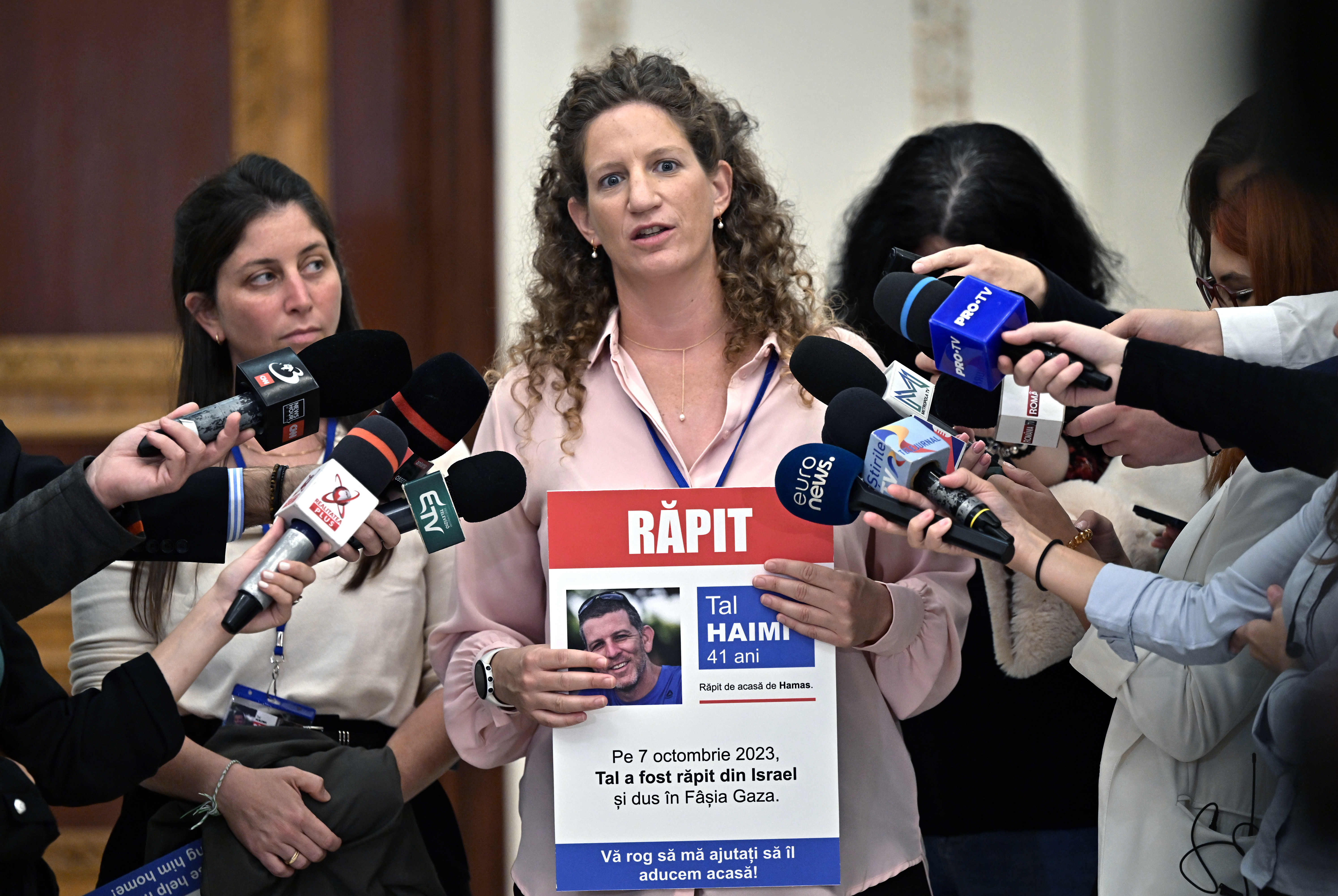 Ce i-a cerut Ella Haimi, soția bărbatului cu origini românești răpit de Hamas, lui Marcel Ciolacu: „O întâlnire importantă”