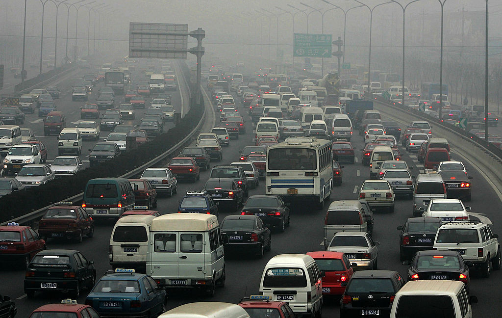 Mașinile au început să circule alternativ în Beijing. Motivul pentru care cele vechi nu mai au voie să iasă pe șosele