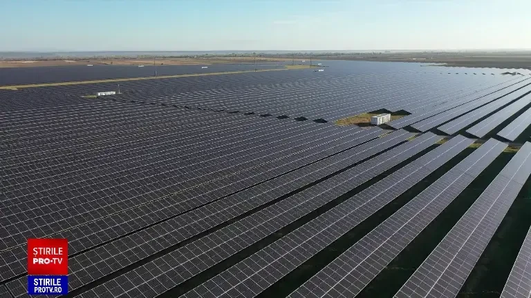 Cum arată cel mai mare parc fotovoltaic din sud-estul Europei, inaugurat în Argeș. Are suprafața a 200 de terenuri de fotbal
