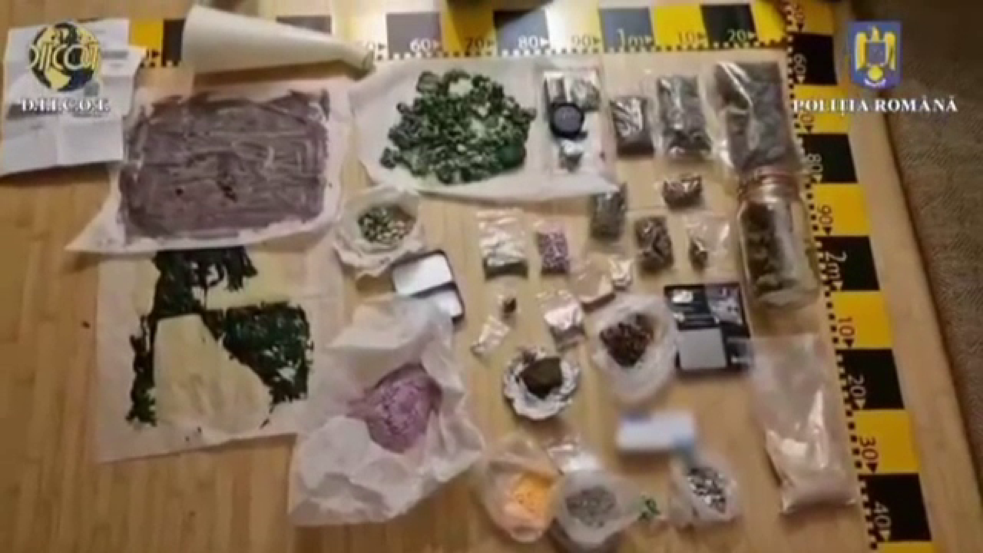 Cinci tipuri de droguri au fost găsite la un tânăr din Prahova. Cu ce prețuri le vindea