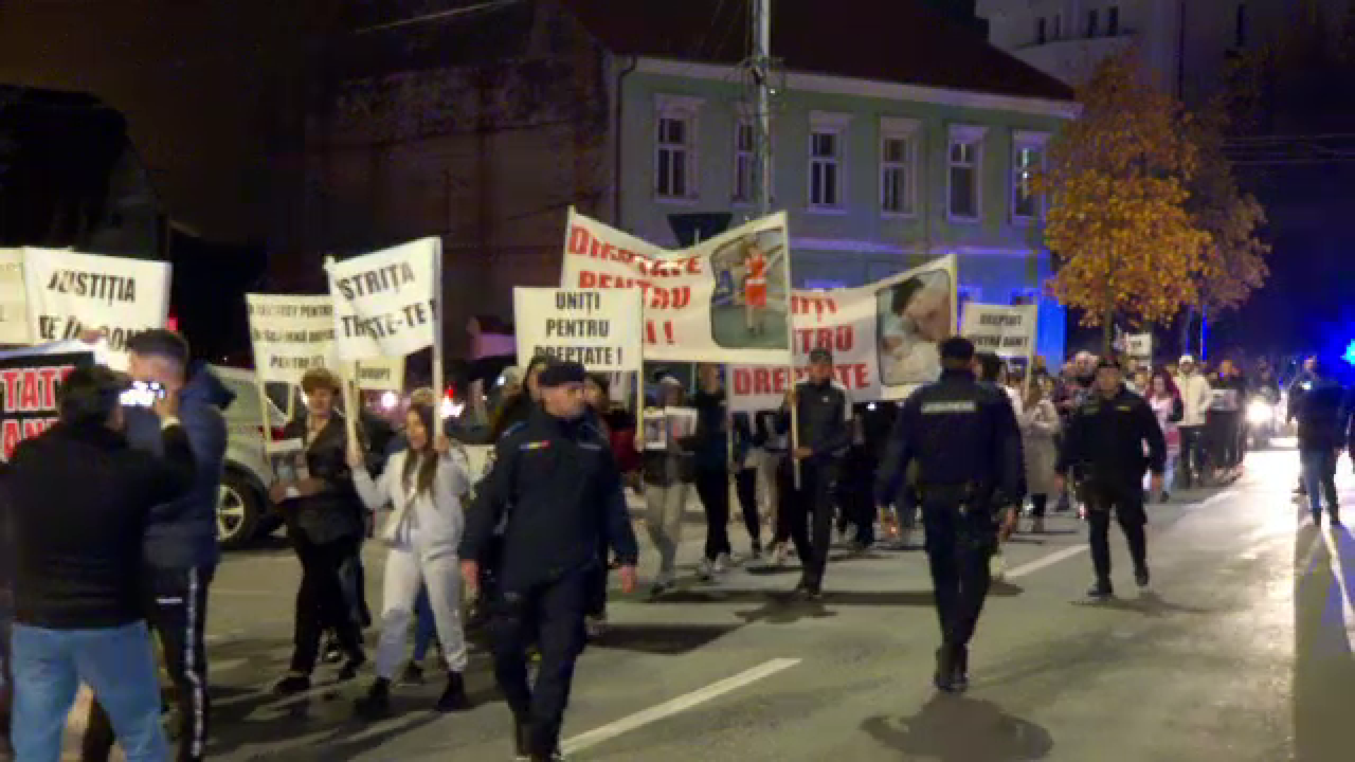 Marș de susținere în Bistrița pentru boxerul aflat în spital după un conflict. Mama: Încearcă să spună ceva, dar nu-l înțeleg