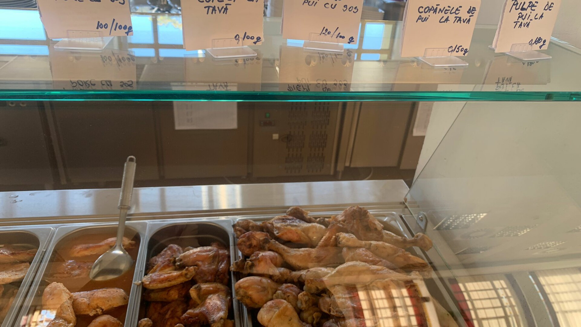 Ultimele locuri din România unde mănânci pe săturate cu mai puțin de 10 lei. Ciorbe la 1,5 lei și fripturi la 3 lei