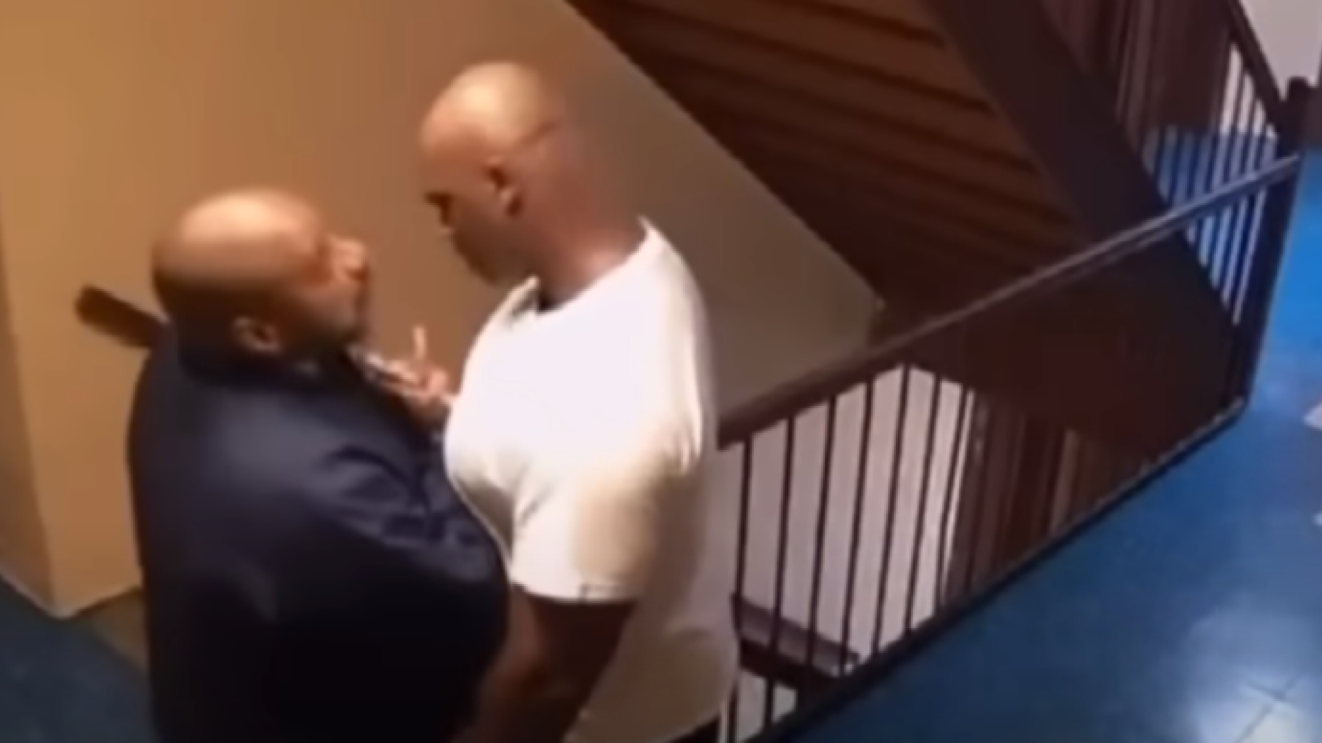 Un tată și fiul său, acuzați că au făcut gălăgie, au fost împușcați mortal de un vecin. Scandalul a fost filmat. VIDEO