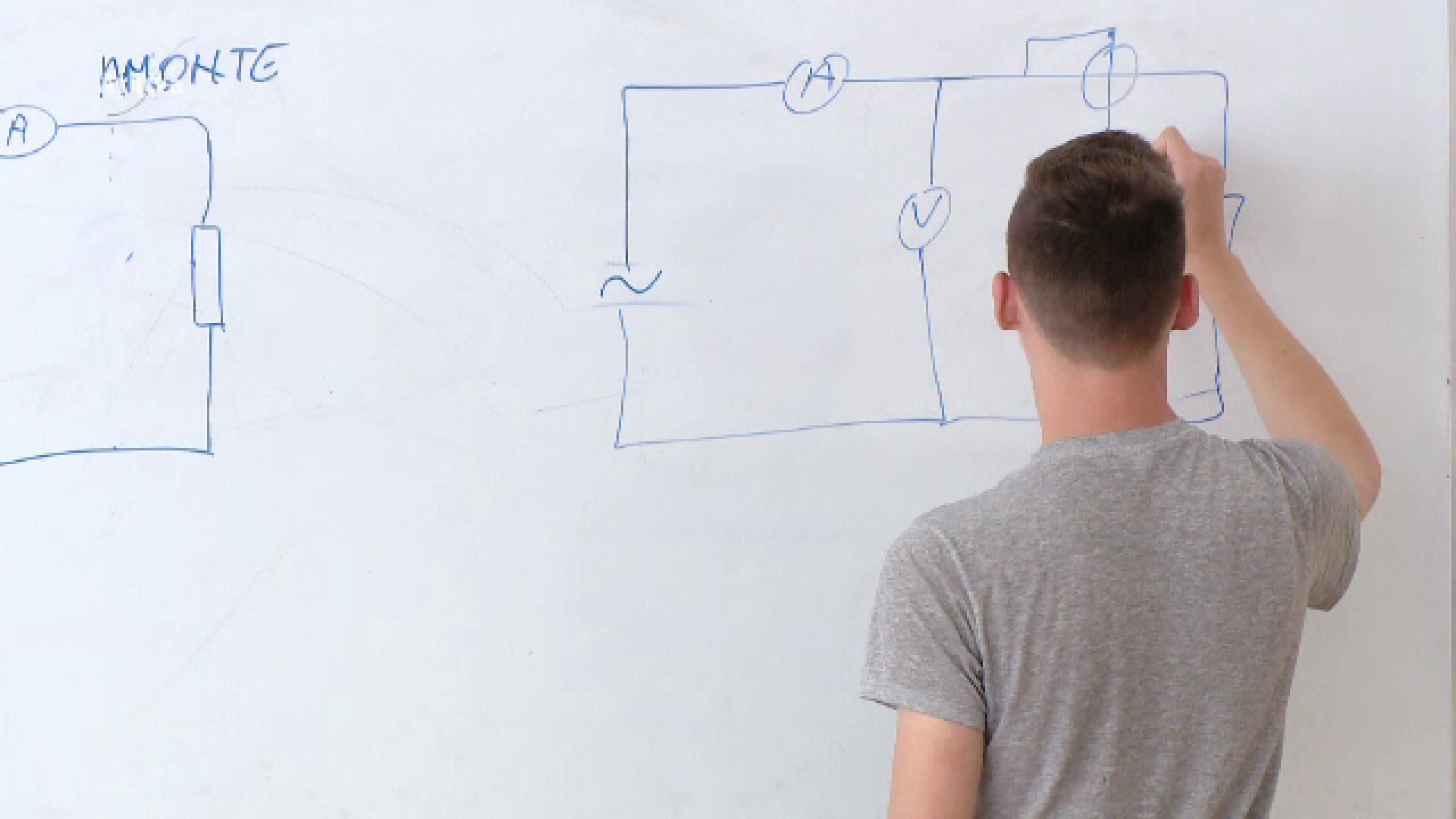 Ce spun părinții despre faptul că elevi cu medii cuprinse între 1 și 5 primesc burse de merit