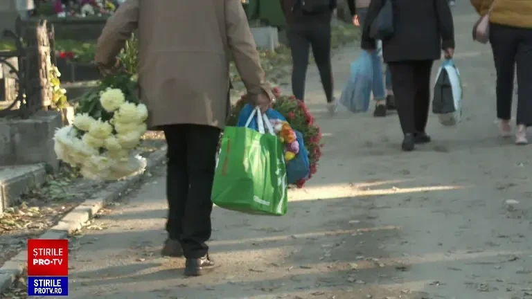 Luminația sau Ziua Morților. Pe 1 noiembrie se deschid porțile Cerului. Ce spune tradiția