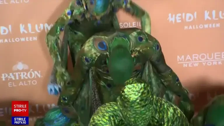 Cum s-au costumat vedetele de la Hollywood de Halloween. Ce ținute au ales să poarte Kim Kardashian și fiica ei | FOTO