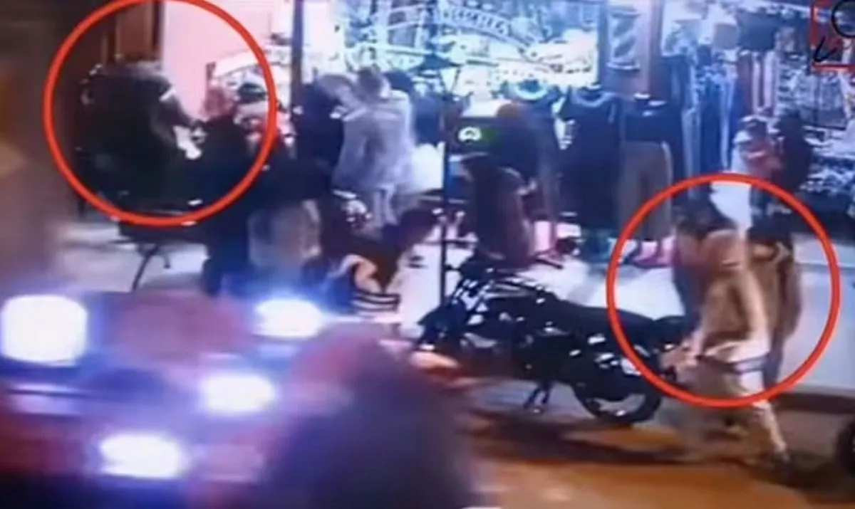 Momentul în care un tată este asasinat de Halloween, chiar în timp ce-și ținea fiica de mână. Execuție în stil mafiot