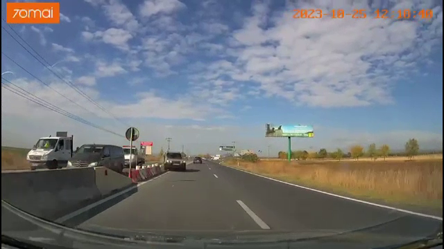 Reacția incredibilă a unui șofer când i-a intrat pe contrasens o mașină condusă de un bărbat de 72 de ani. VIDEO