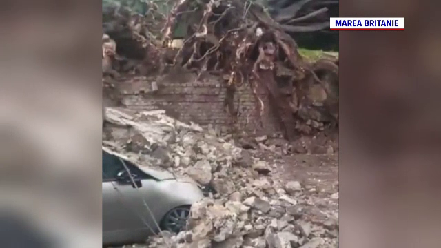 Furtuna Ciaran a făcut prădăd în Europa. Traficul a fost blocat, școlile au fost închise și sute de oameni au rămas fără casă