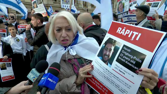 „O să-i omoare pe toți”. Sute de oameni au ieșit în stradă în Bucureşti pentru a cere eliberarea ostaticilor răpiţi de Hamas
