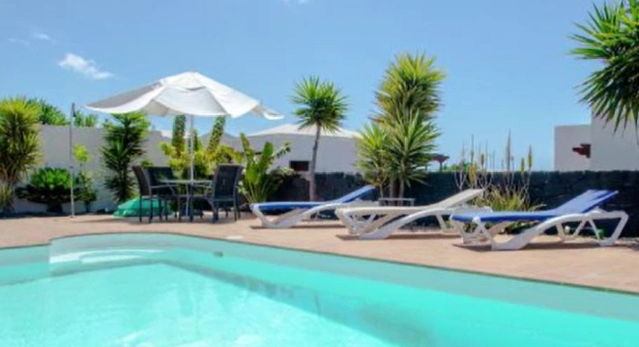 Salarii de mii de euro, apartamente de lux și vile în Canare. Cine sunt europarlamentarii români răsfățați de soartă