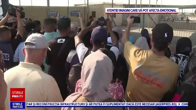 400 de persoane au reușit să iasă din Gaza după ce frontiera cu Egipt a fost deschisă. Mii de oameni încă stau la vamă