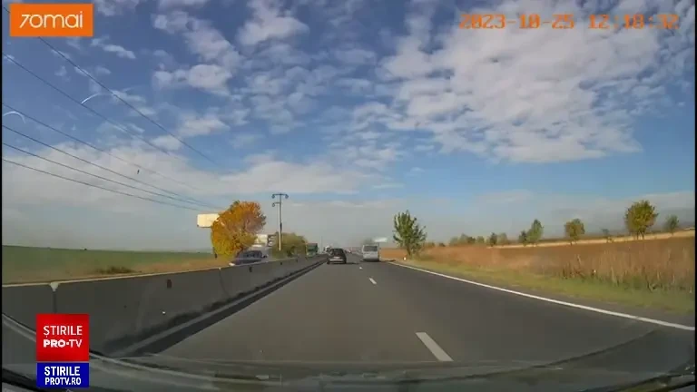 Reacția incredibilă a unui șofer când i-a intrat pe contrasens o mașină condusă de un bărbat de 72 de ani. VIDEO