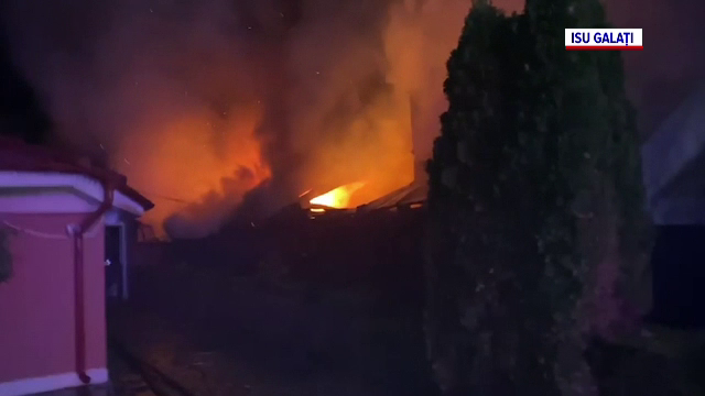 O casă din Galați a fost distrusă de un incendiu puternic. O aerotermă cu gaz a explodat