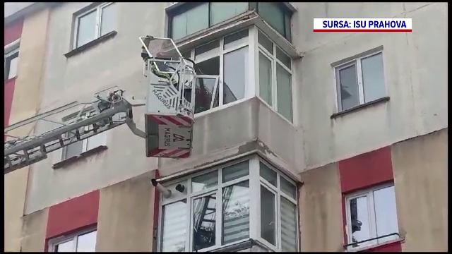 Un copil de 4 ani din Ploiești care și-a încuiat părinții afară a avut o reacție de milioane când a intrat un pompier pe geam