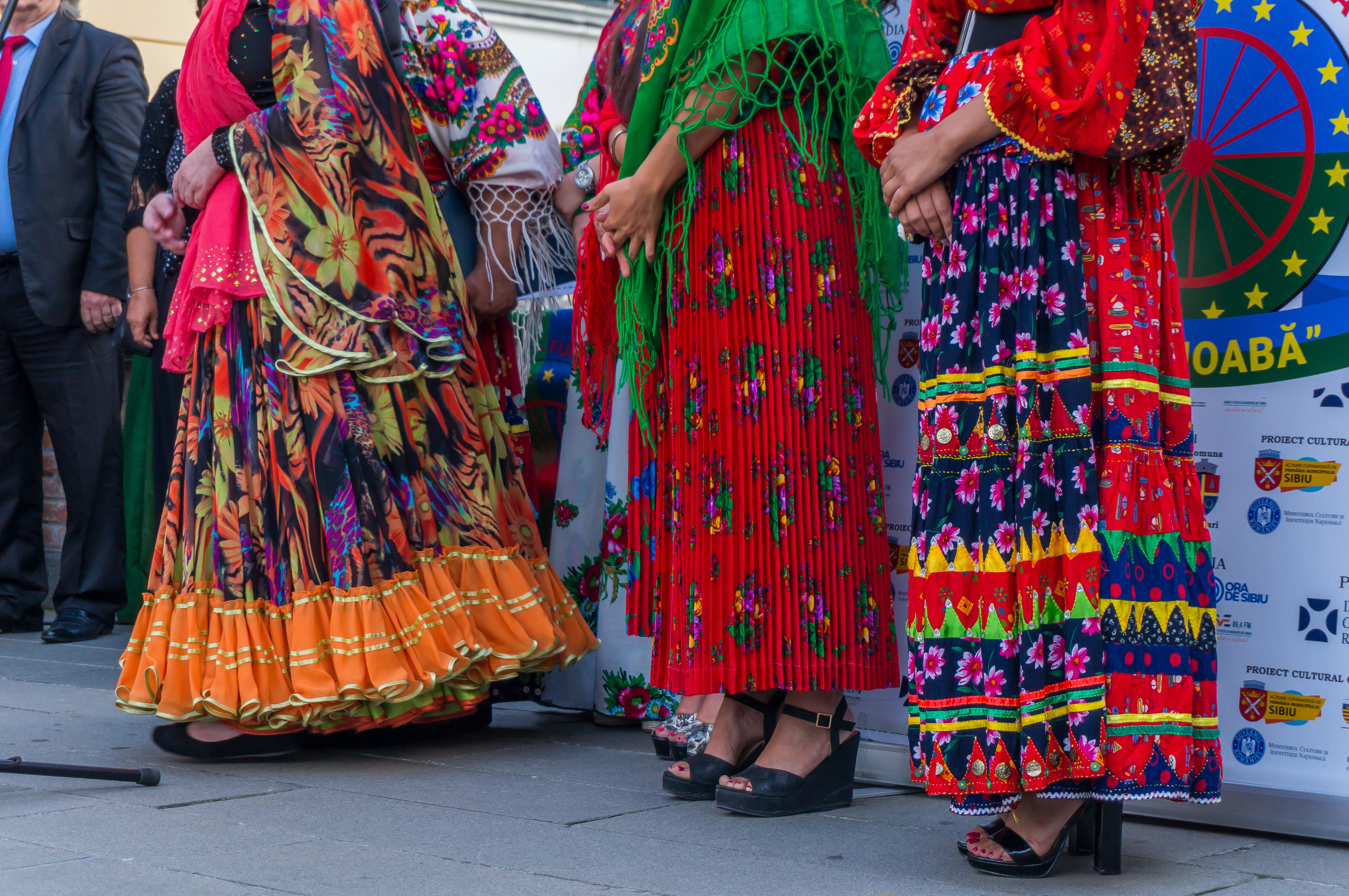 Ce au făcut trei femei din Iași după ce au fost prinse la ieșirea din magazin cu 9 electrovalve și 11 aspersoare sub fuste