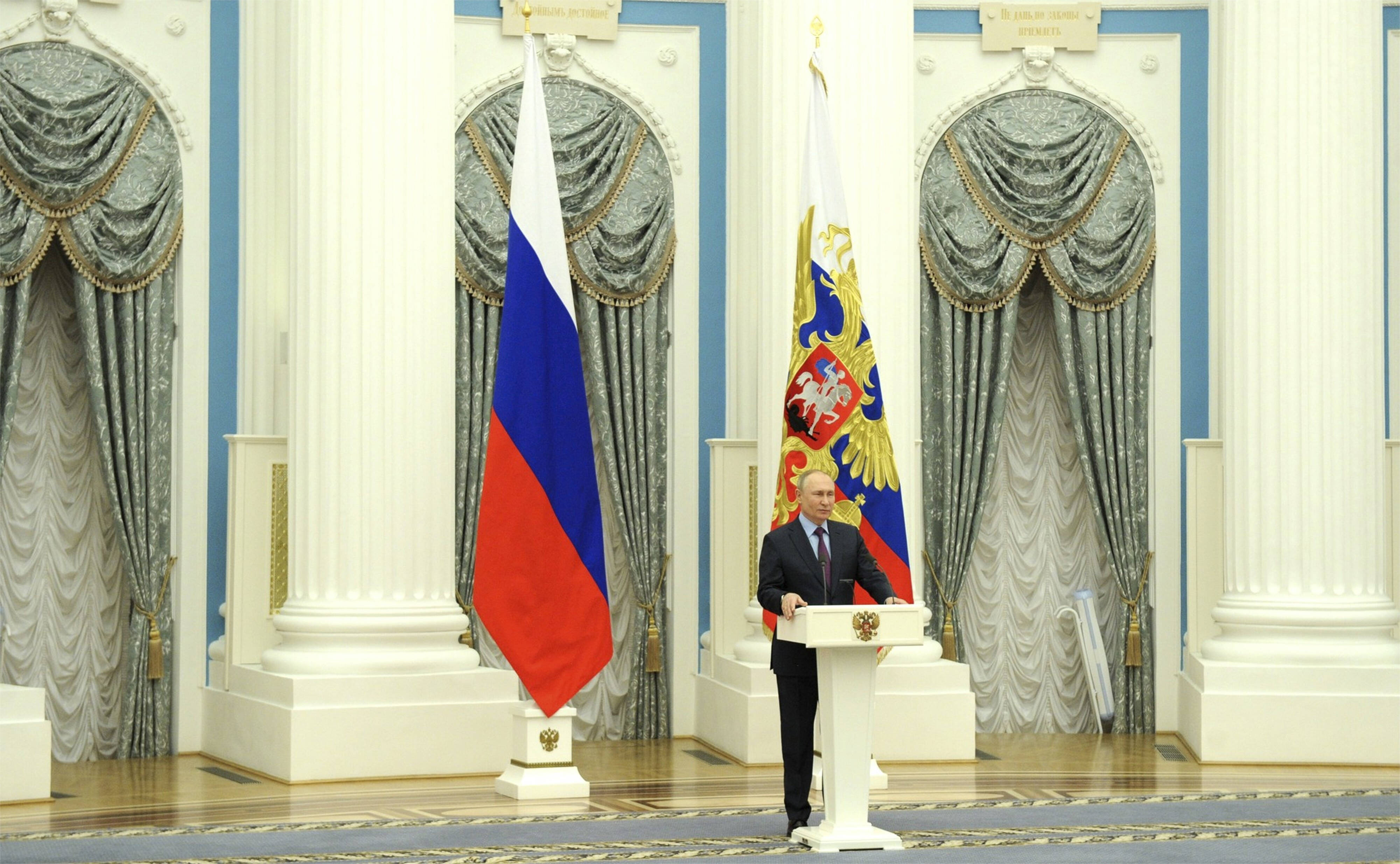 Putin a renunțat la carantina obligatorie de 2 săptămâni pentru oricine voia să se întâlnească cu el. Noi reguli de acces