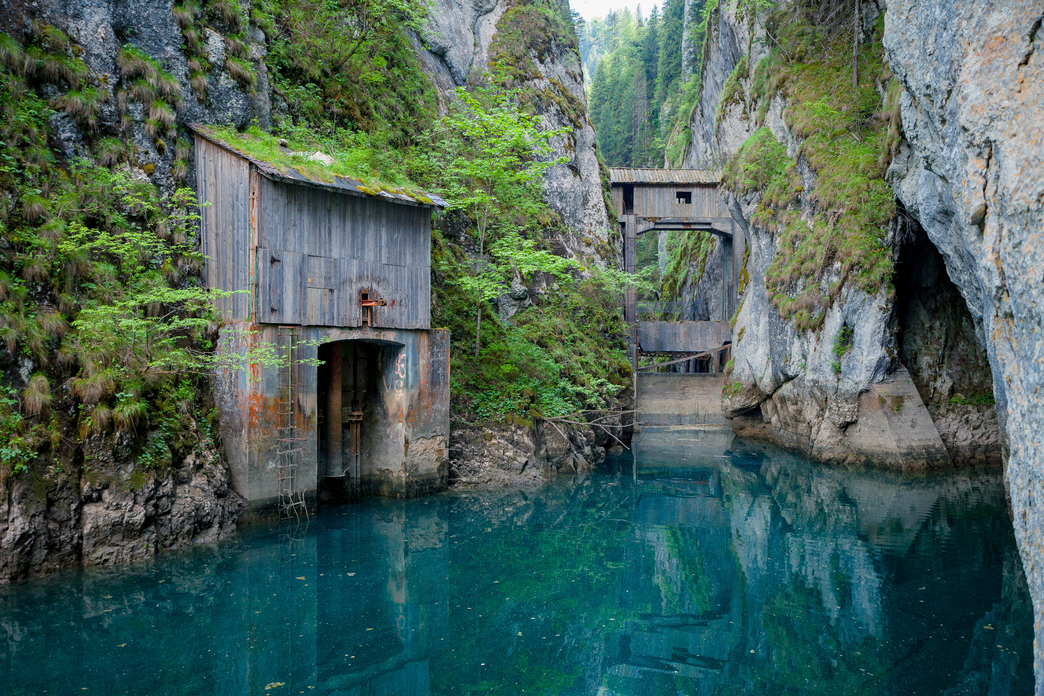 Lacul cel mai instagramabil din România este la 2 ore de București. Cum ajungi la Lacul Scropoasa