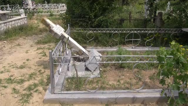 Profanatori de morminte din Teleorman, condamnați cu executare. Furau bijuterii și bani de la defuncți