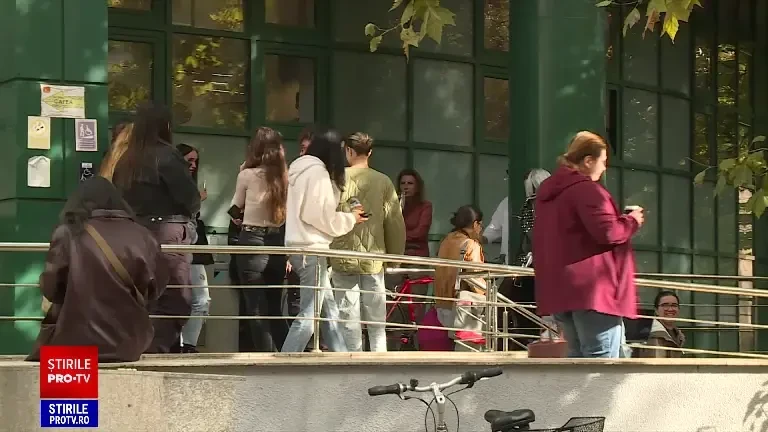 Ministerul Educației va modifica metodologia privind acordarea burselor de merit. Pragul minim va fi nota 5