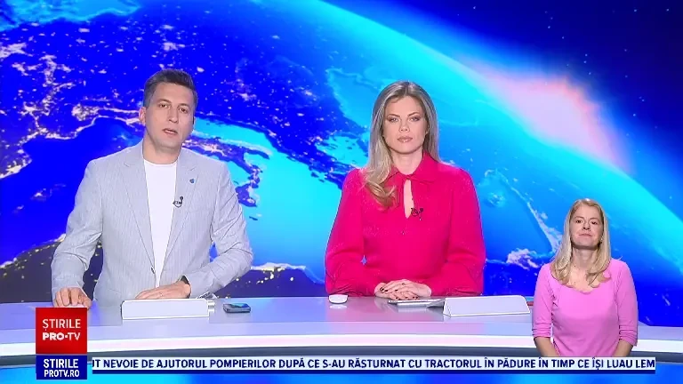 Vântul puternic a făcut prăpăd în Timișoara. Un stâlp de electricitate a fost doborât de un copac căzut pe o șosea